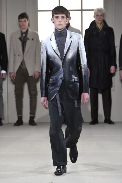 Look 10